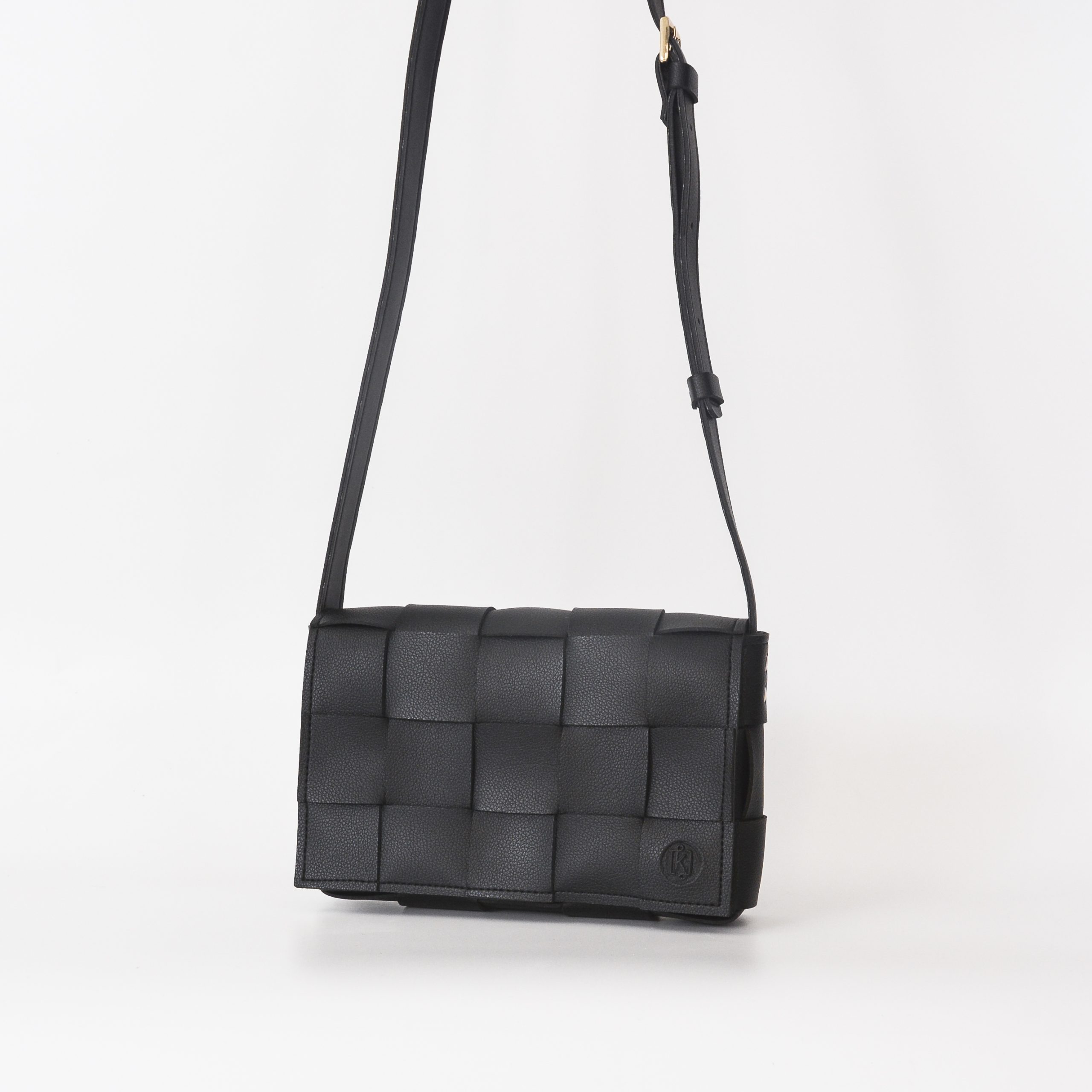 (In stock|Có sẵn) WAVE | Woven leather Crossbody bag in Black - Túi da đan đeo chéo màu đen