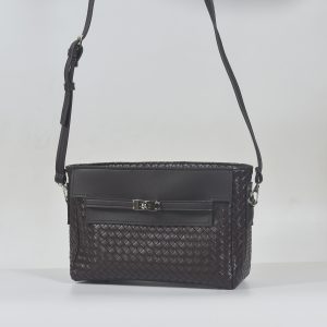 (In stock|Có sẵn) WAVIE | Woven leather Crossbody bag in Dark brown – Túi da đan có khóa đeo chéo màu nâu đậm